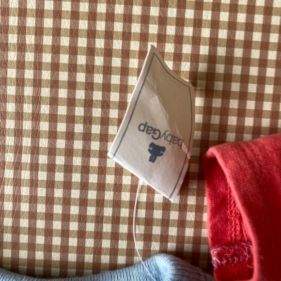 Bundle of Baby Peek stripes jumpsuit & baby
Gap Ahoy onesie. Size 6-9/6-12 Month - Picture 3 of 11